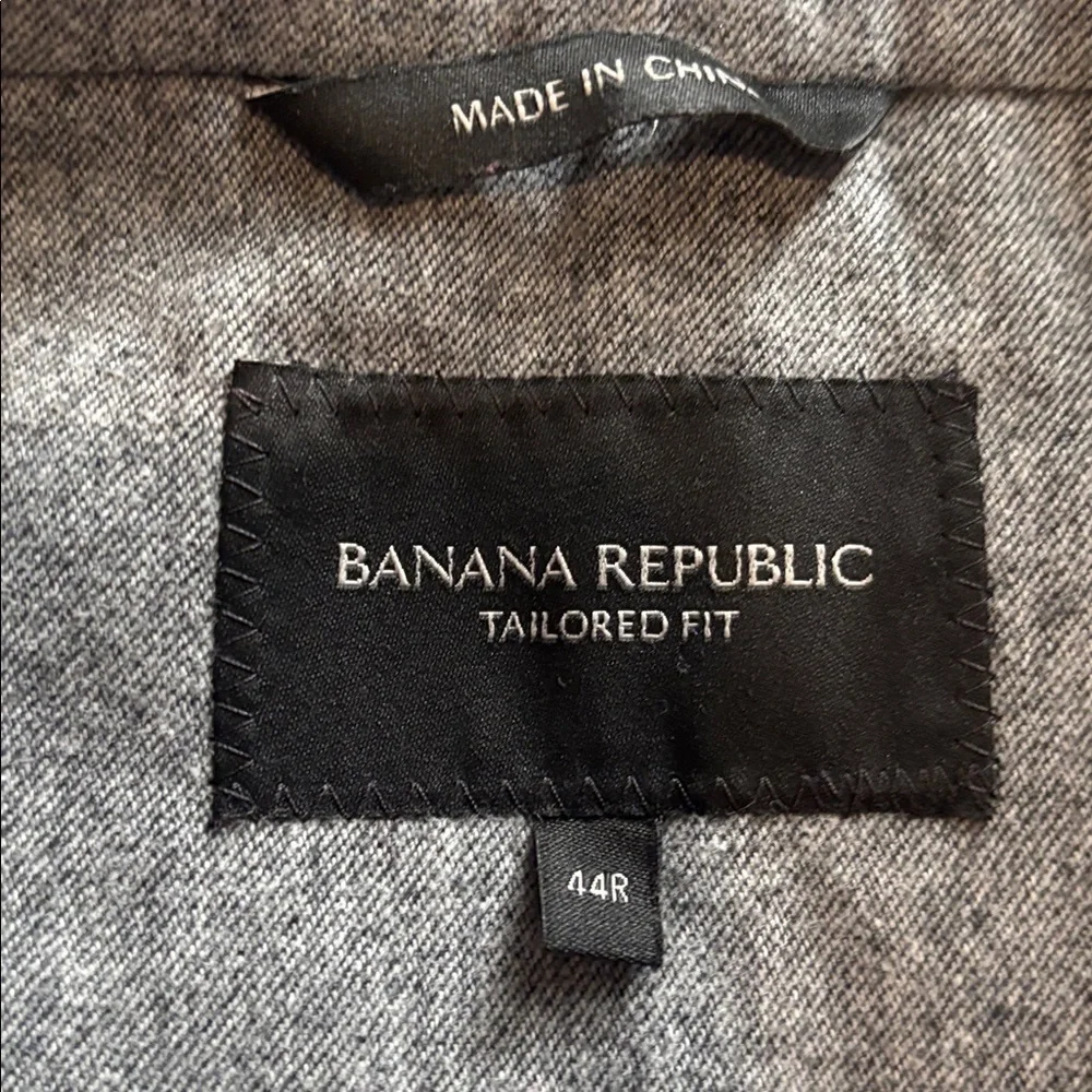 Banana Republic Tailored-Fit Gray Sport Coat / Blazer – Size 44R